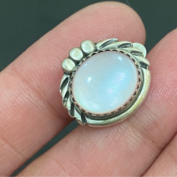 Vintage Unsigned Sterling Silver Pinkish Mother of Pearl Clip On Earrings 5.3g - Picture 9 of 12